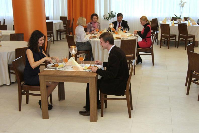 Hotel Europa Lubiń Exteriör bild
